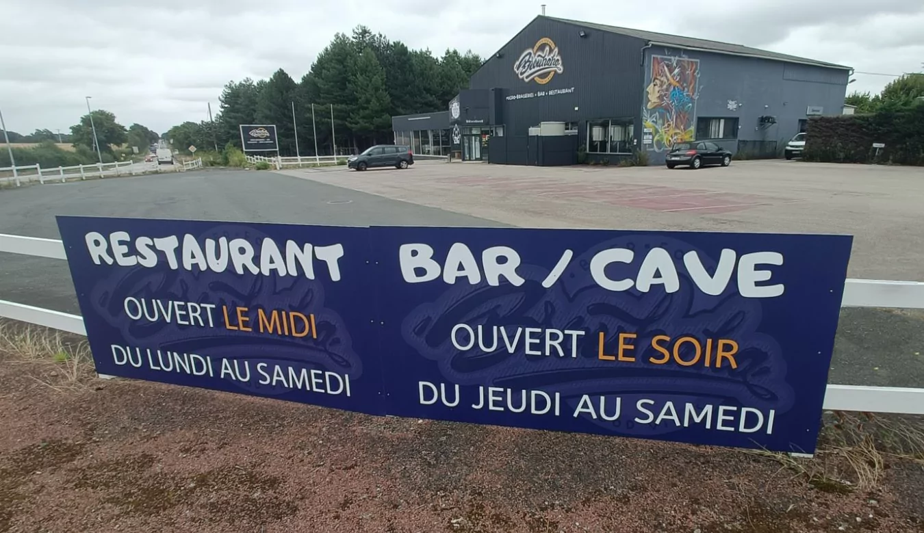 LE BROUHAHA